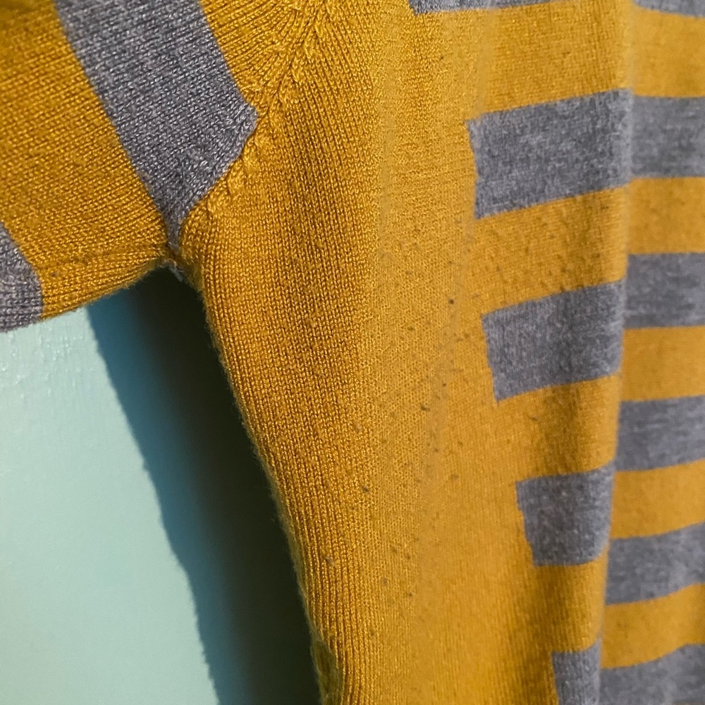 Sweater - Picture 5 of 7